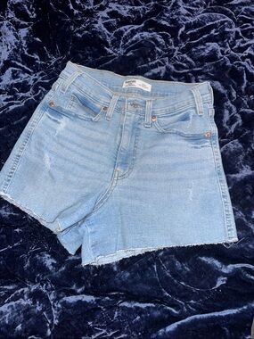 Signature by Levi Strauss High Rise Jean shorts light blue denim 4/27